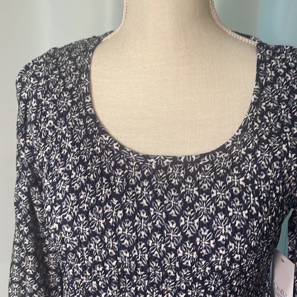 Lovely smocked front and back navy and white dress with 3/4 length sleeves - Picture 3 of 9